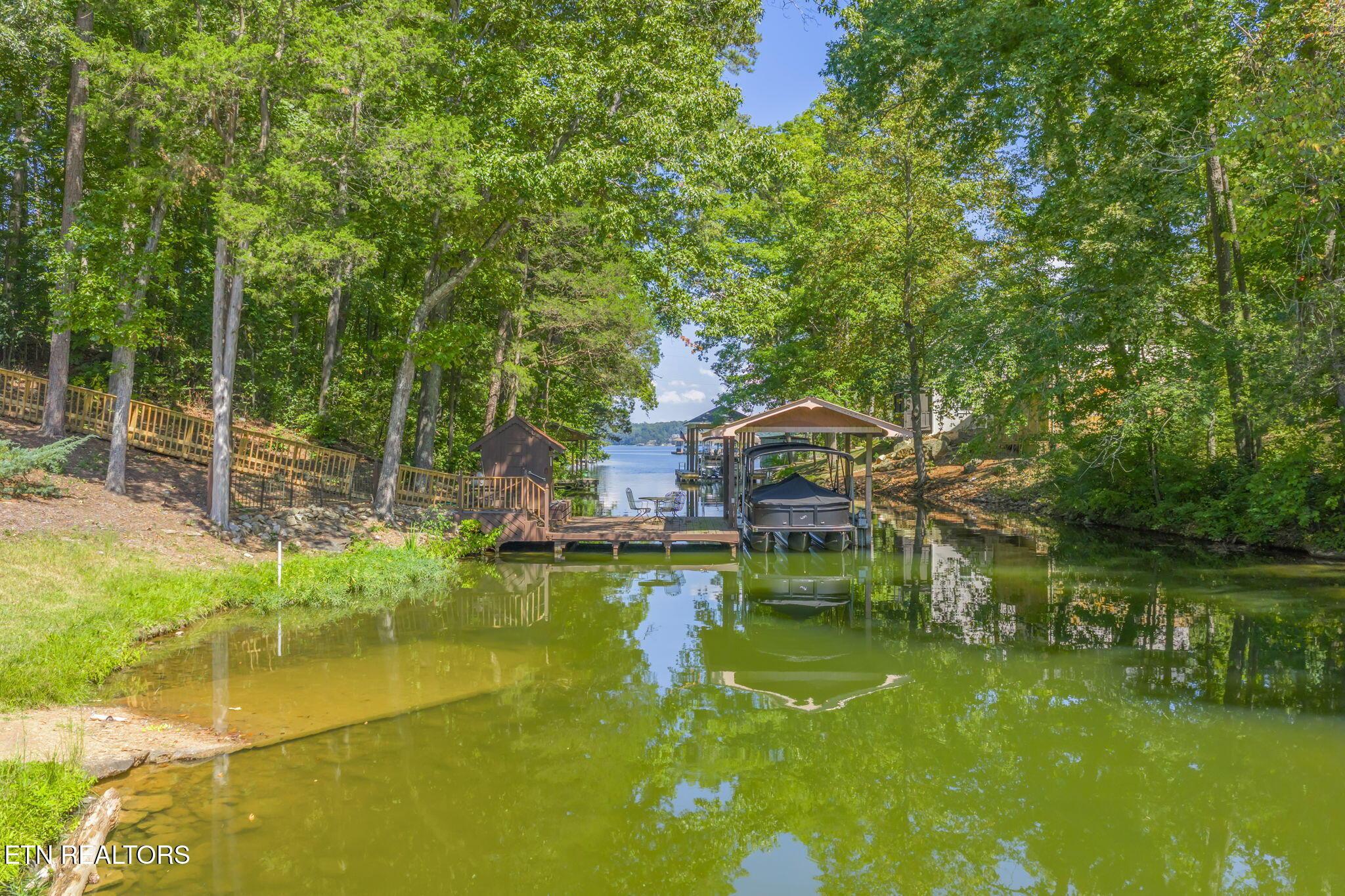 Image 3: Private boat dock!