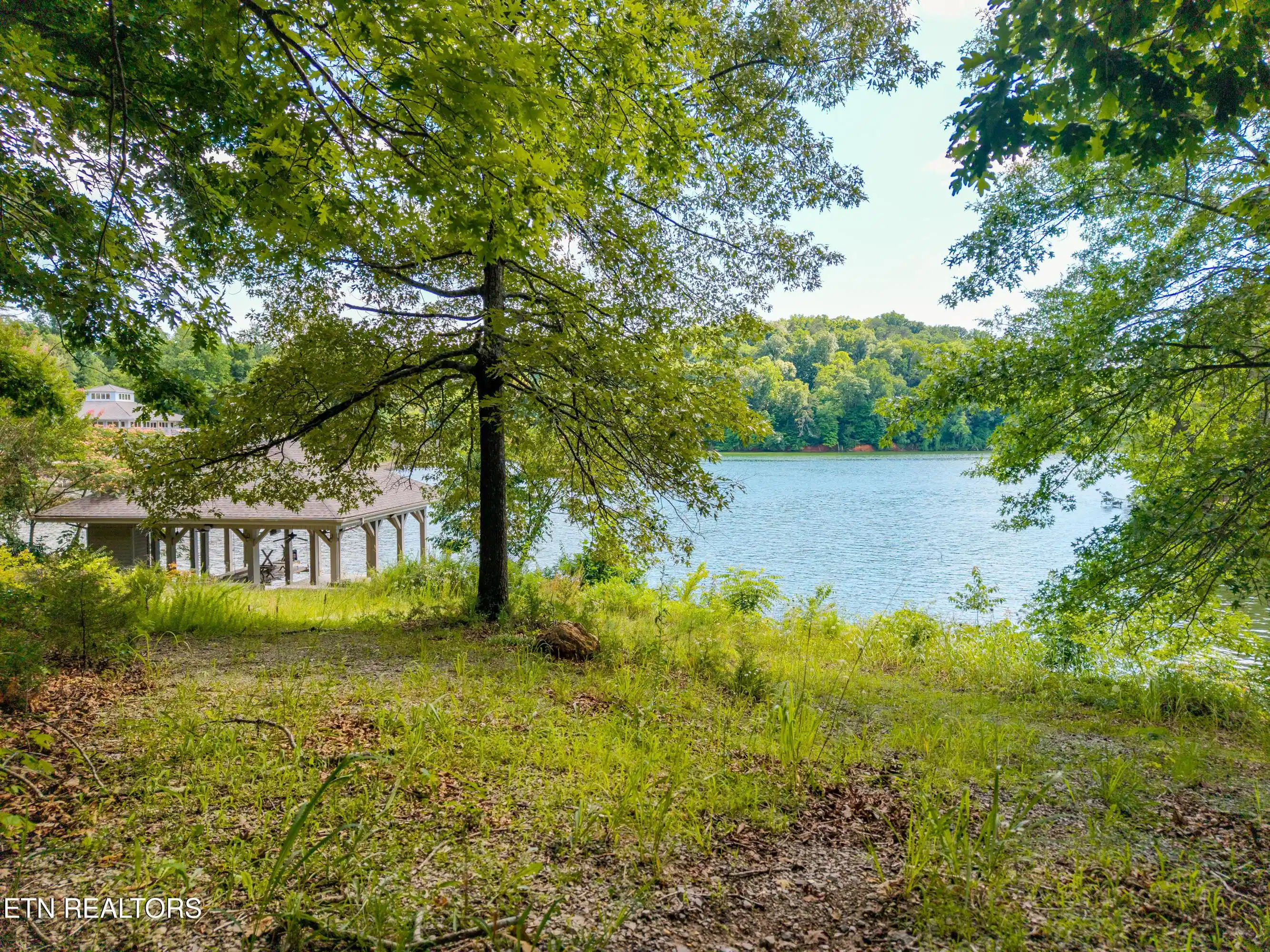 Image 1: Beautiful Lake Lot