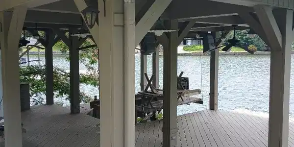 Image 4: Boat Dock has an electric lift