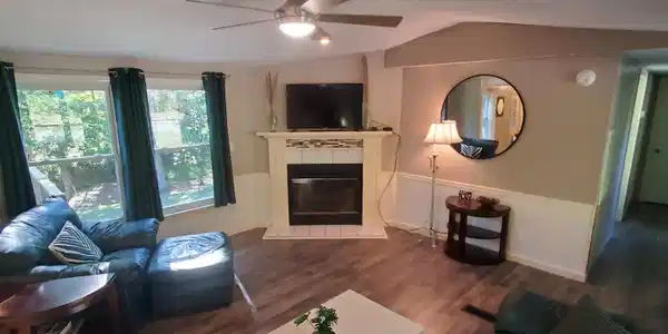 Image 4: 2