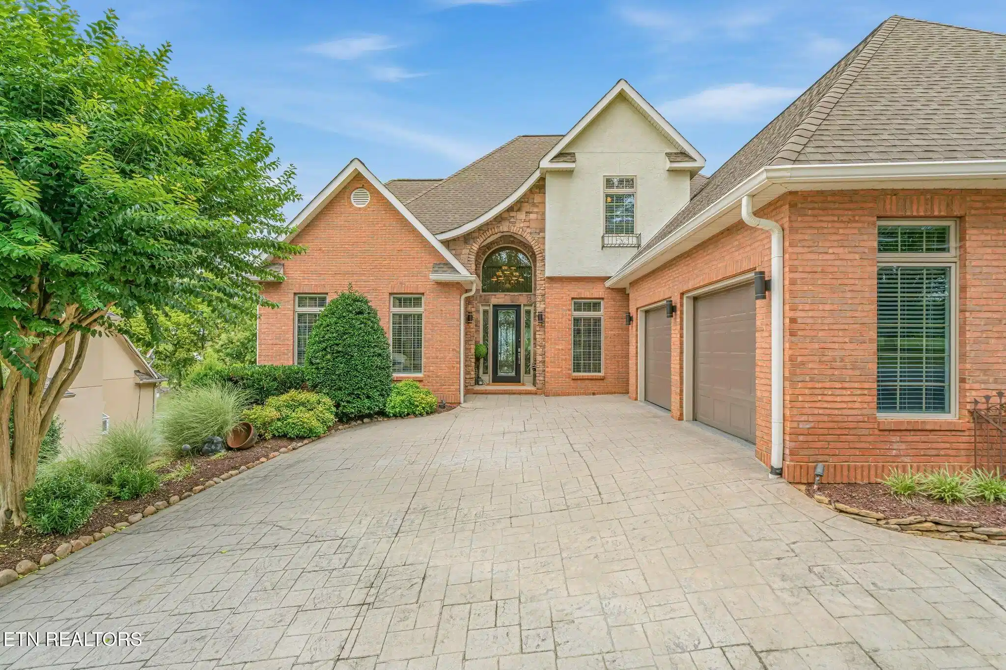 Image 1: 6-web-or-mls-9627 Mariners Point-5