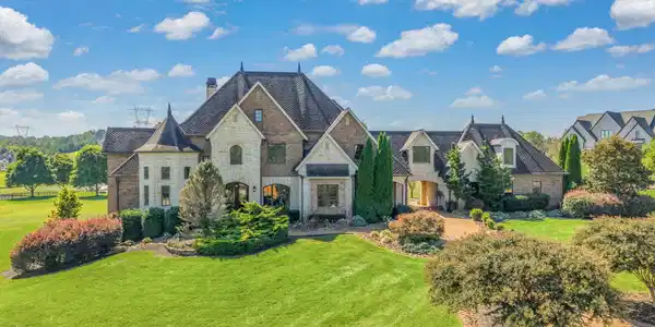 203 Lake Forest Way