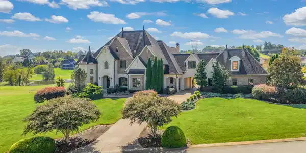 Image 3: 2-web-or-mls-203 Lake Forest Way-2