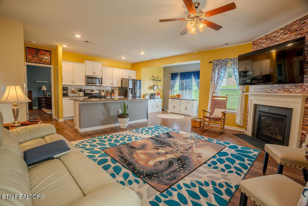 Image 2: living room