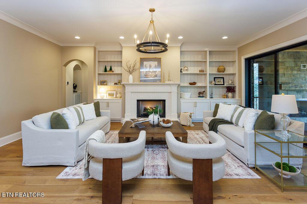 Image 3: 135hedgewood-01