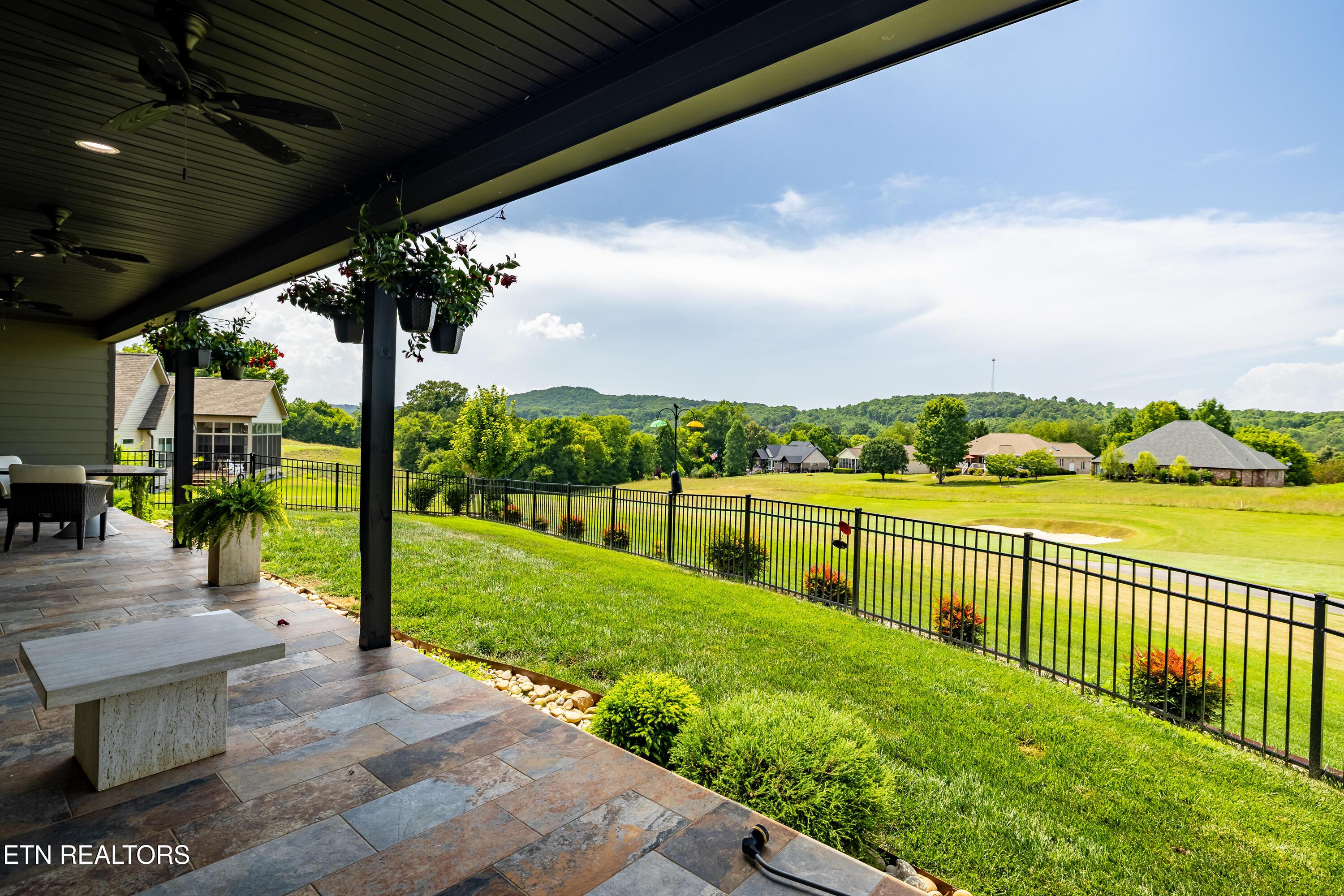 Image 3: Views of the 6th hole