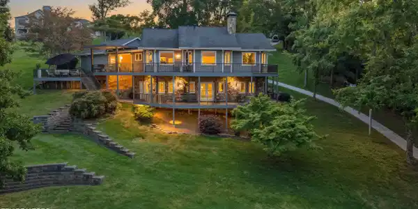Image 2: Evening Rear View