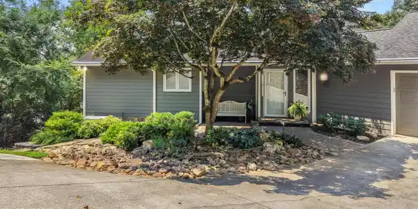 Image 3: Front Entry