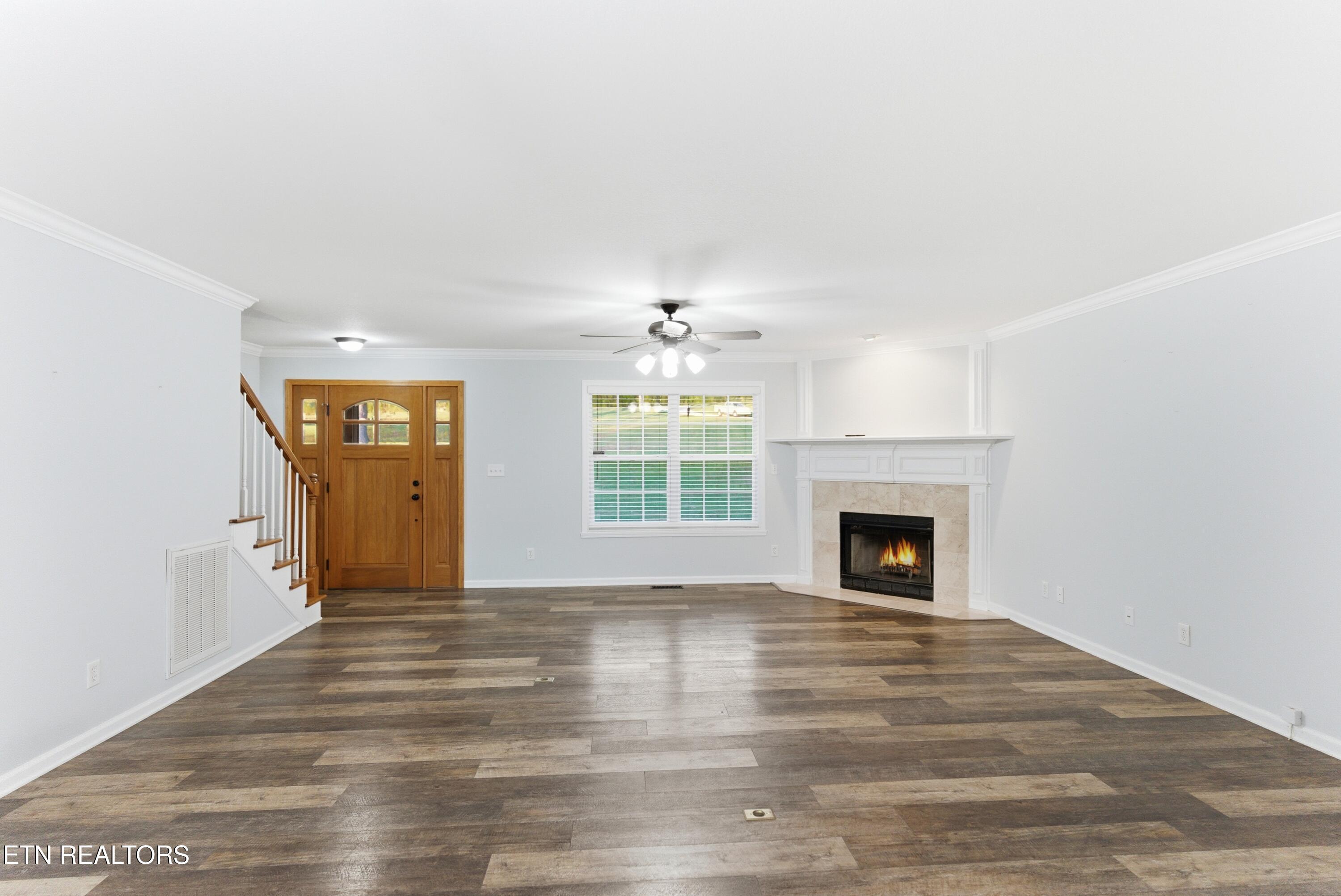 Image 4: 021_DSC06375_with_fire