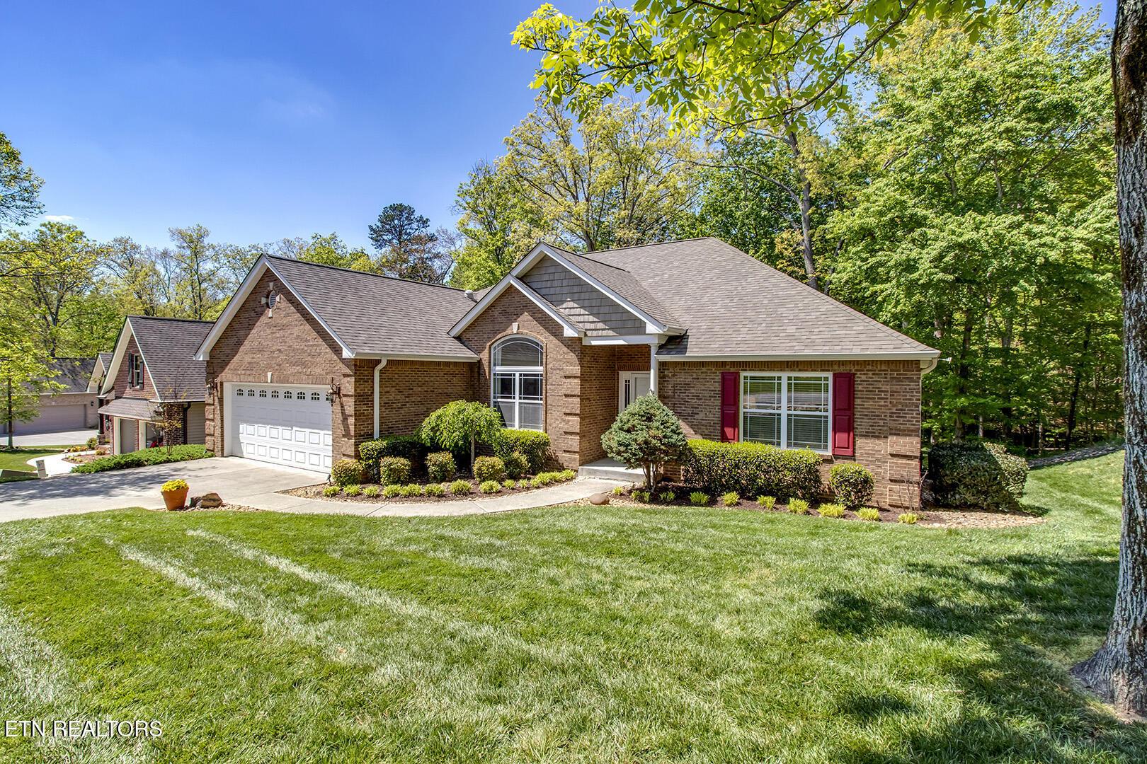 Image 3: 05_OostanaliCircle_309_FrontRight