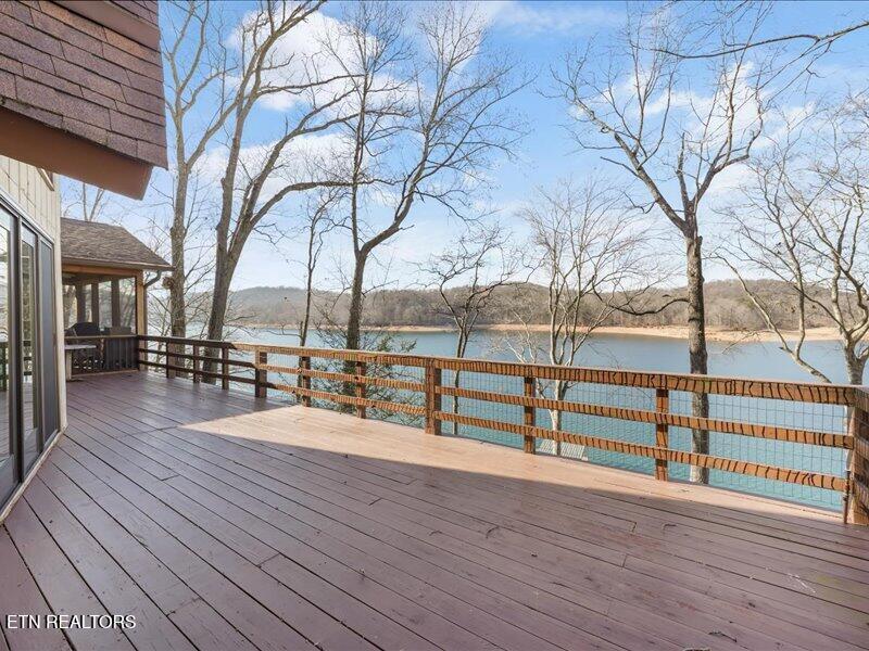Image 2: LAKEFRONT VIEW