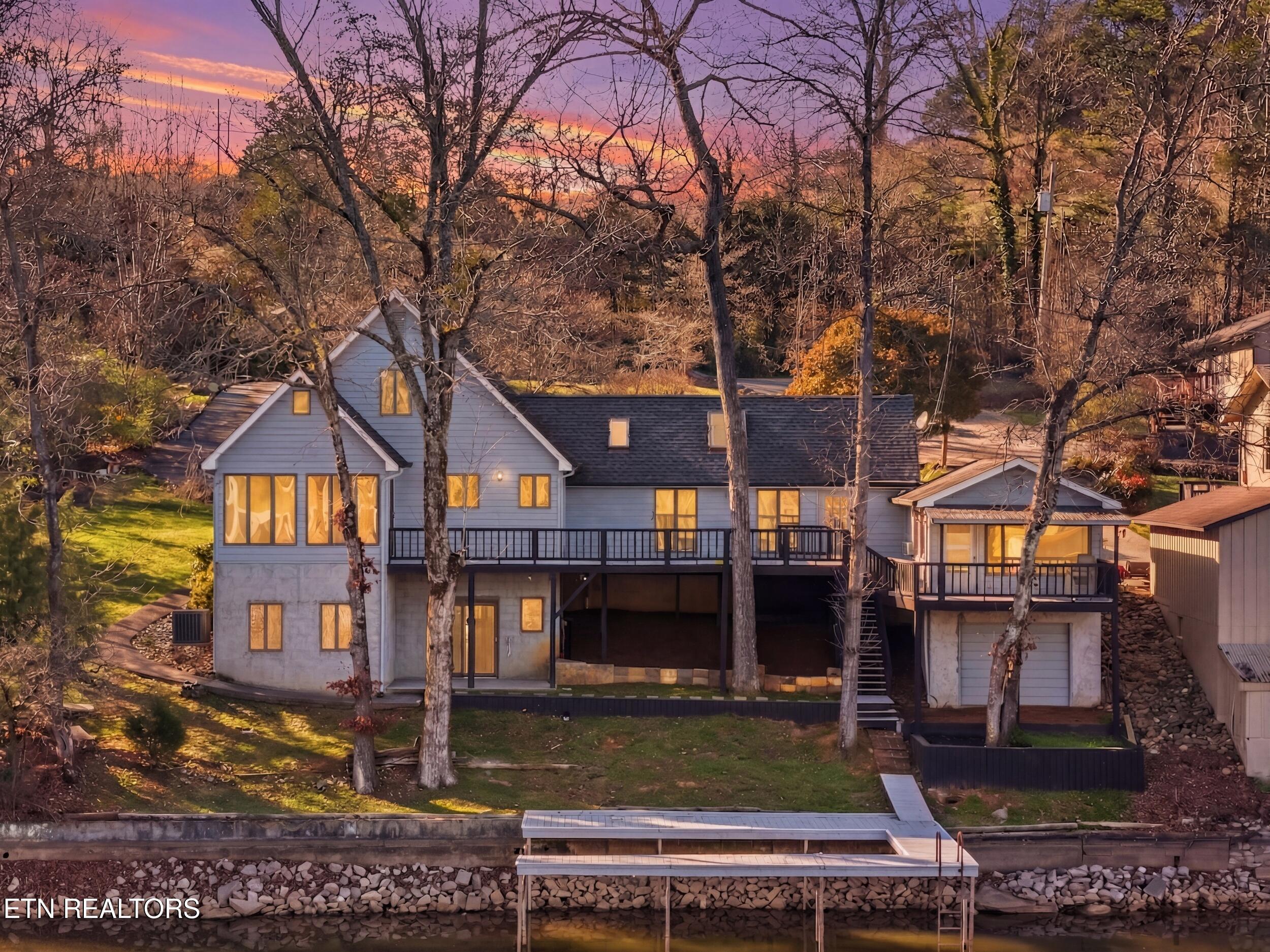 Image 2: 071-600 donaldson_twilight_b7a7b0b0-b6c4