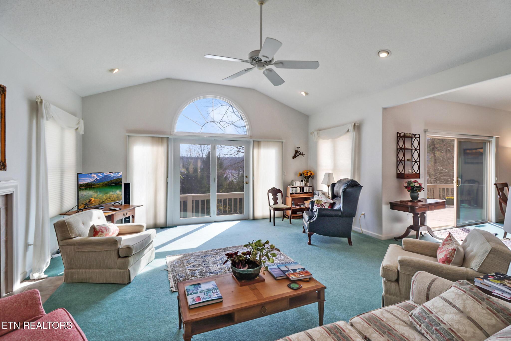 Image 2: Living room