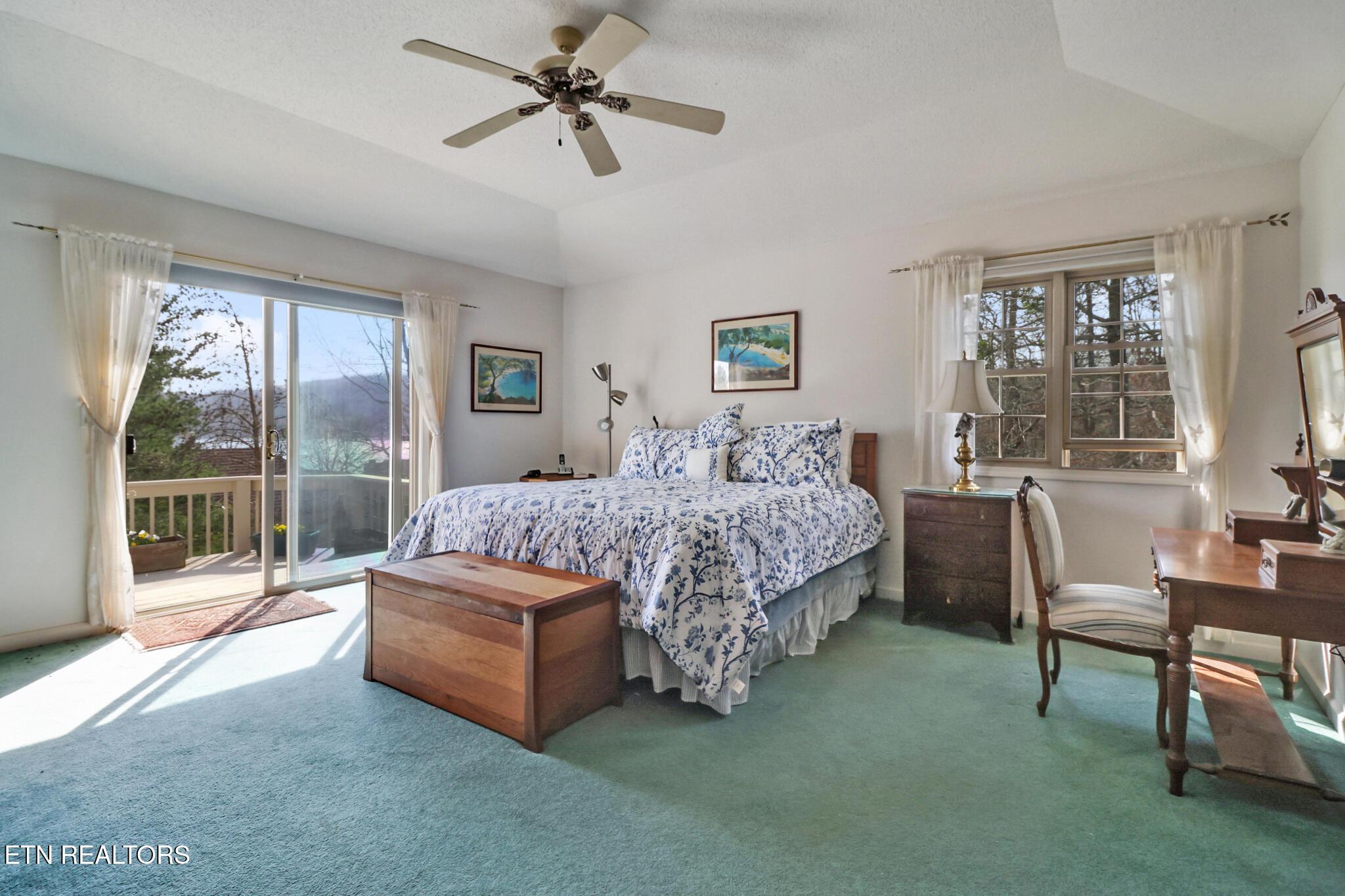 Image 3: Master bedroom