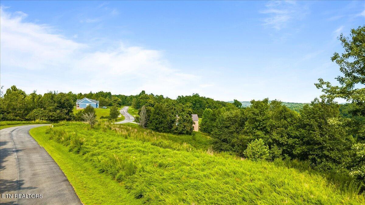 Image 2: 15-126 Emerald Pointe Cir