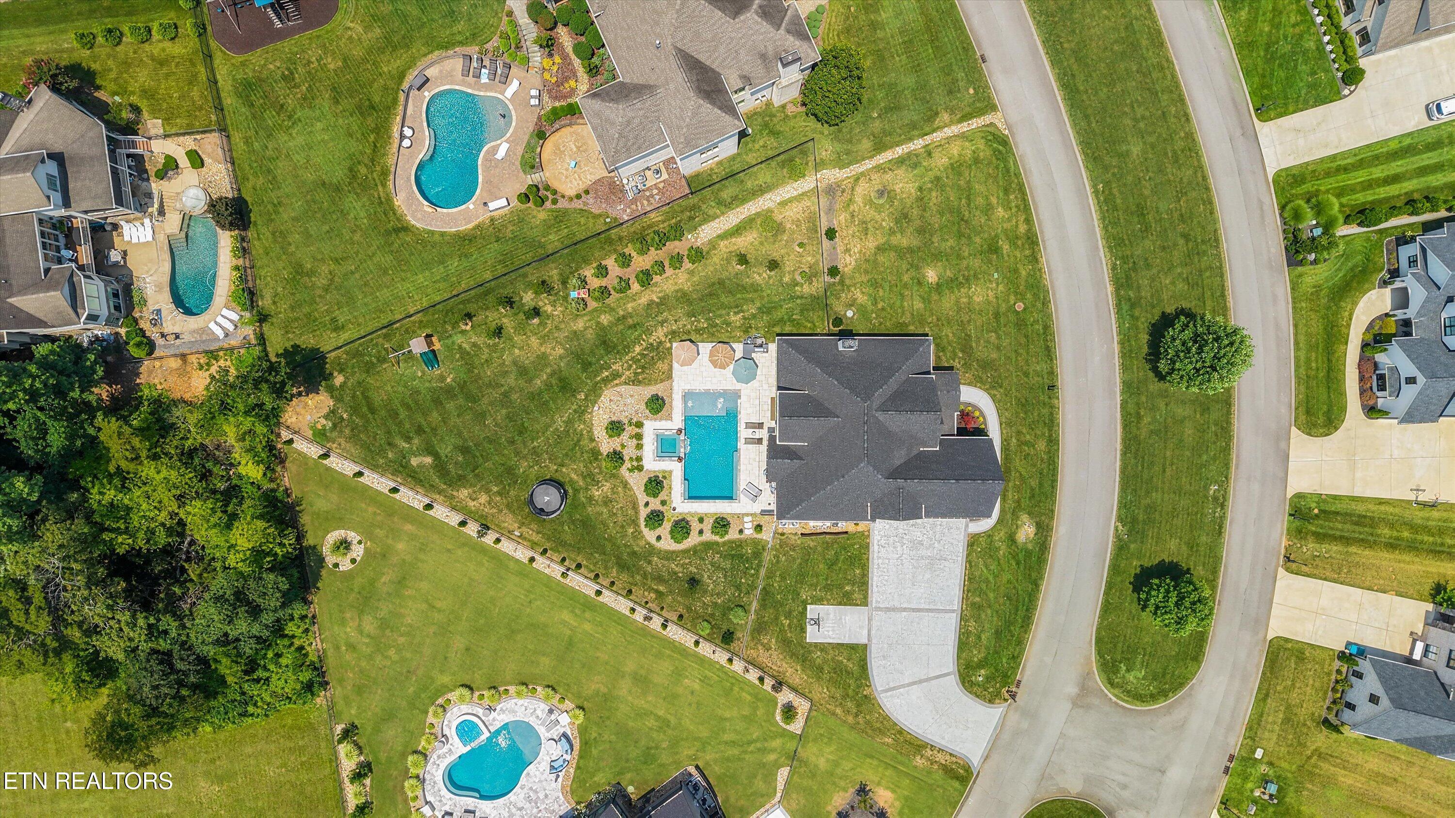 Image 2: 78-12149 Fredericksburg Blvd 06
