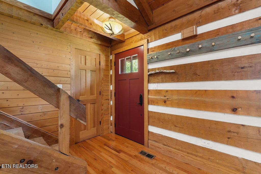 Image 3: ENTRY