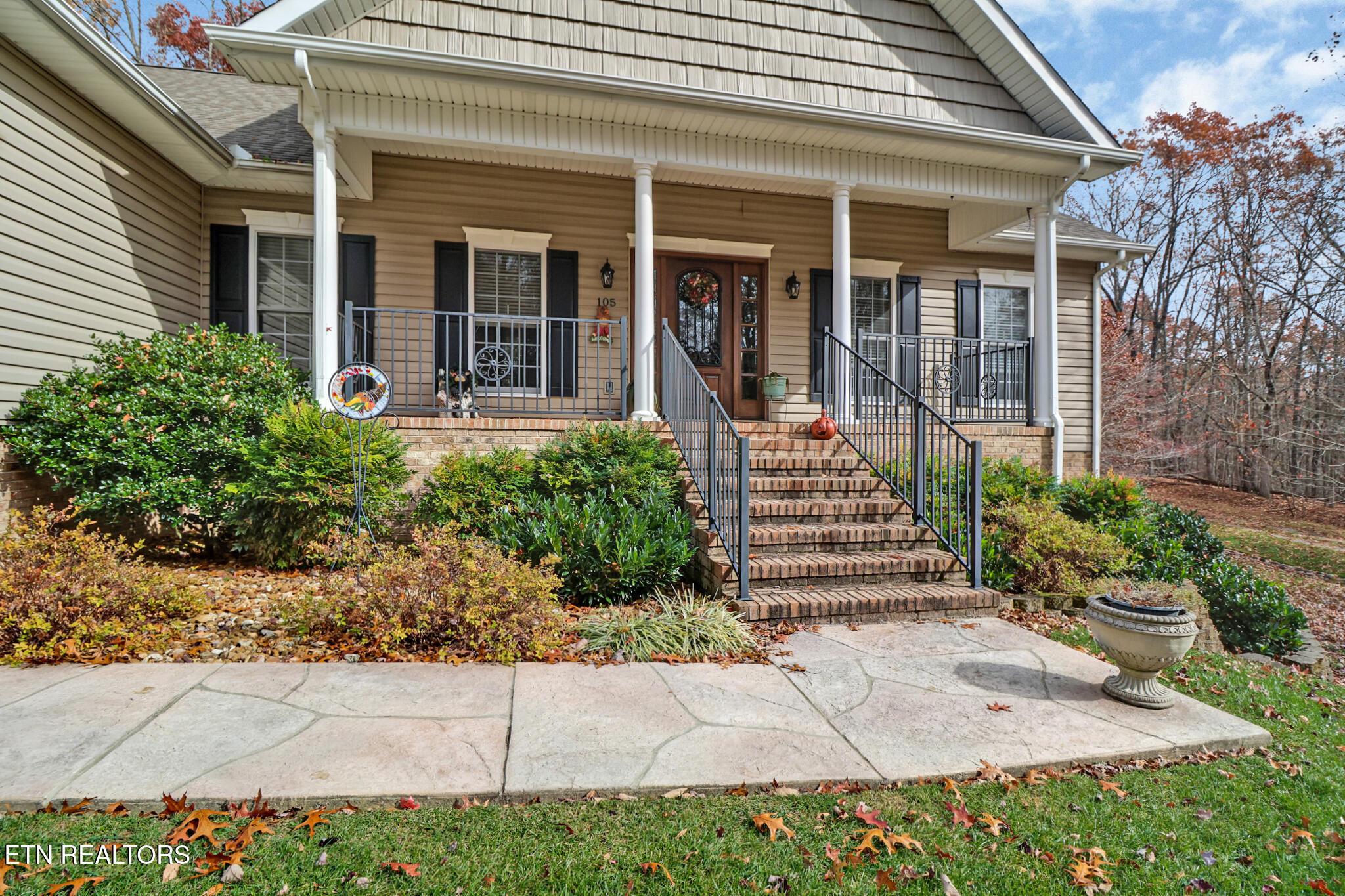 Image 2: LOVELY FRONT ENTRY