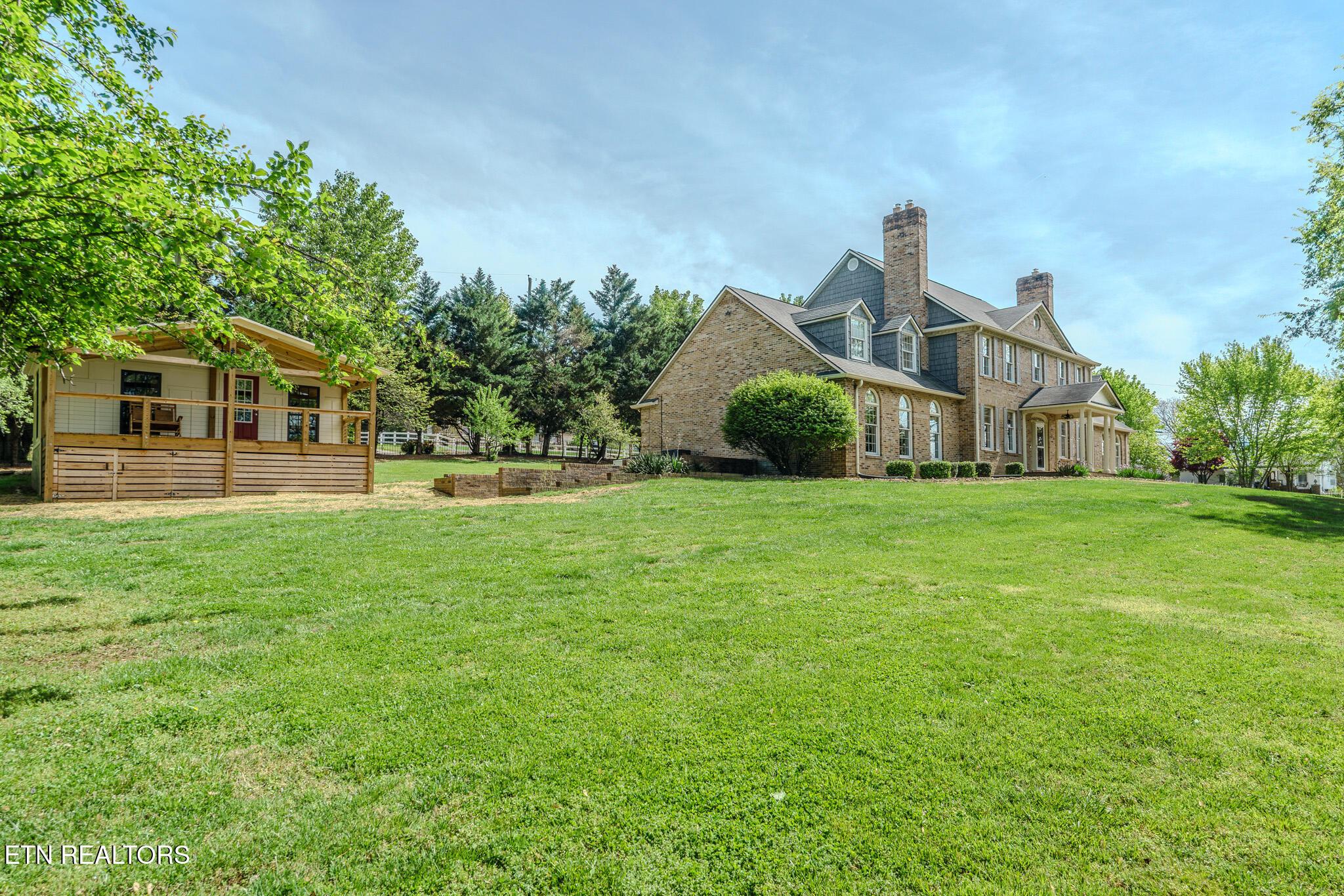 Image 2: Main and Guest