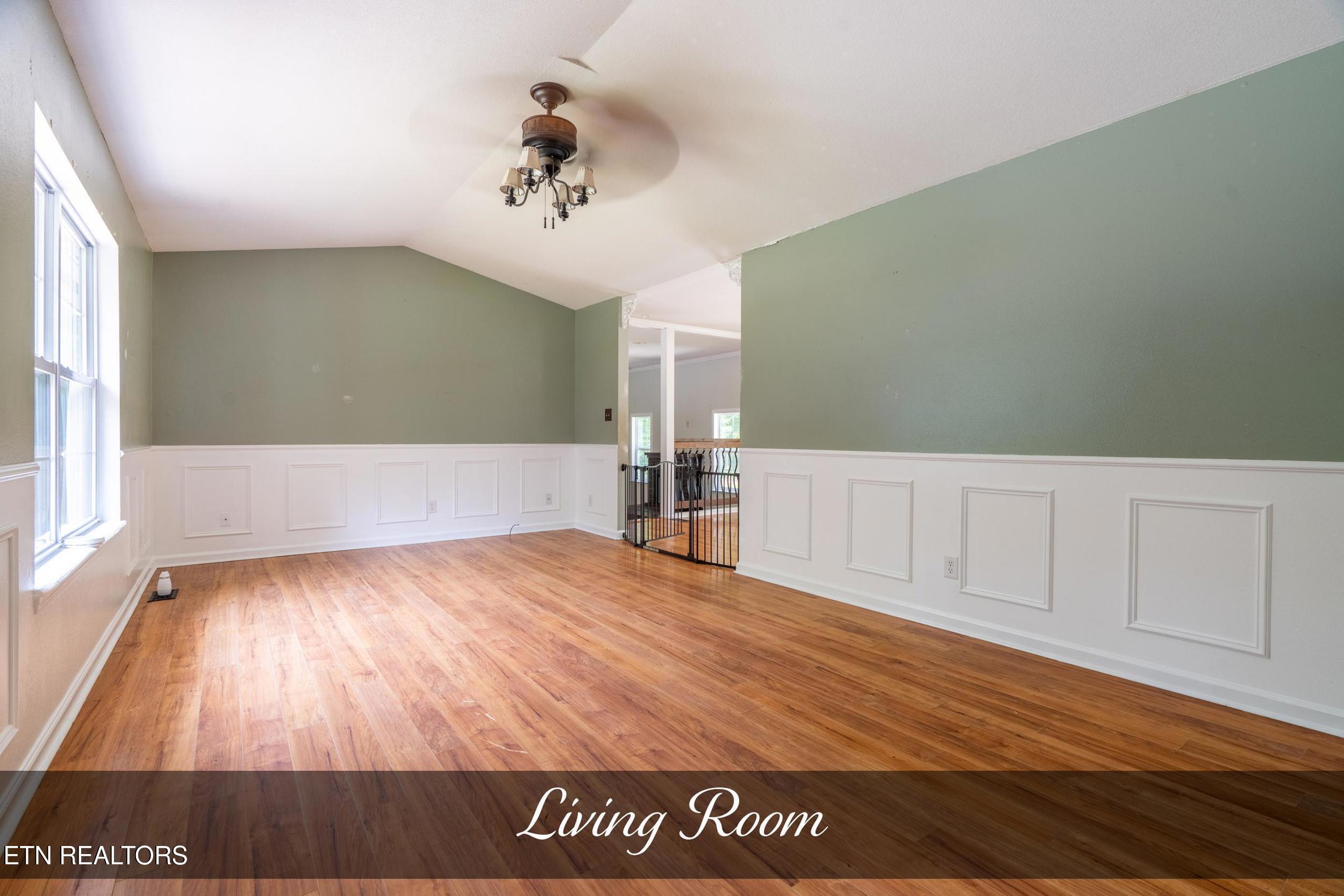 Image 2: livingroom