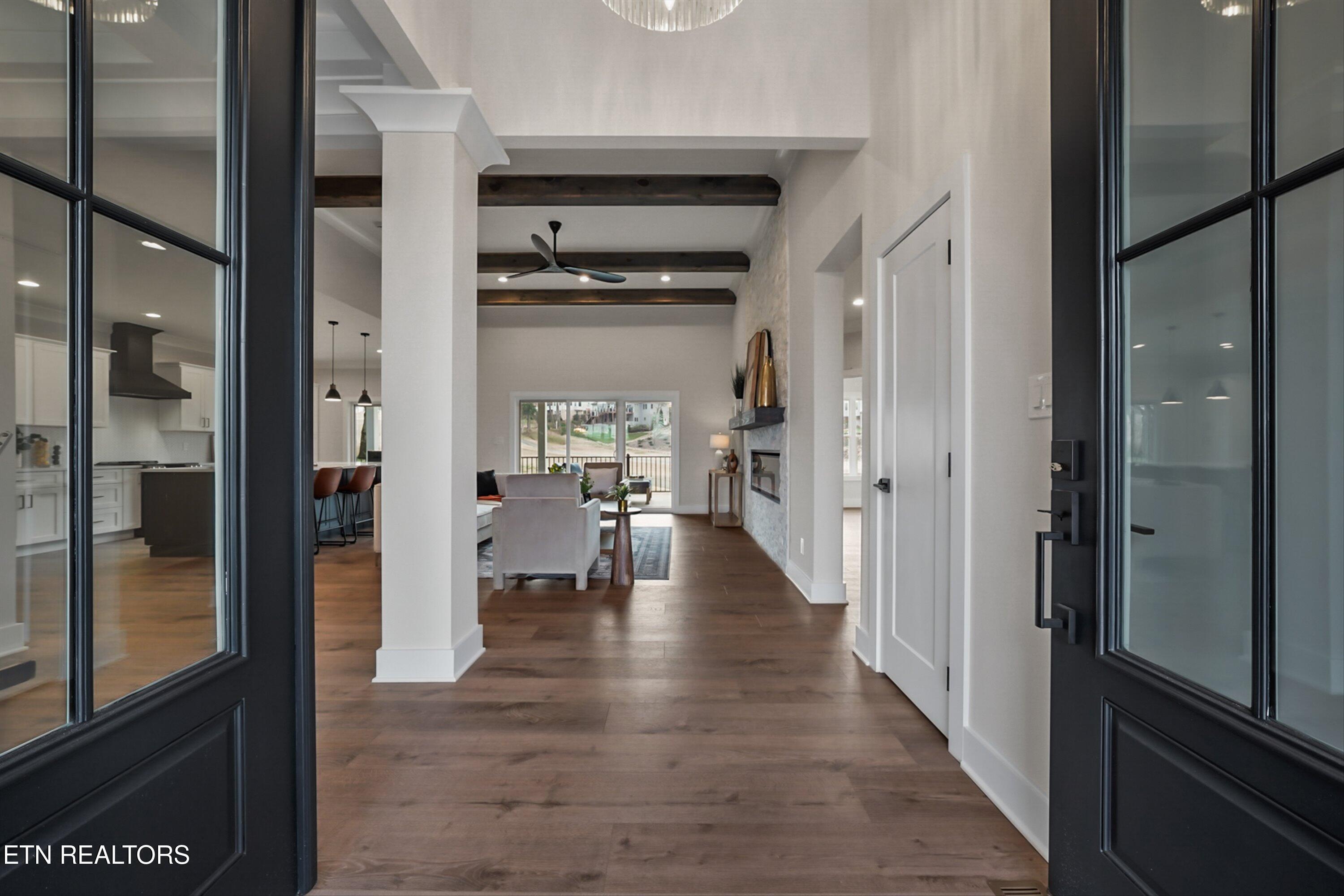 Image 3: Entry view