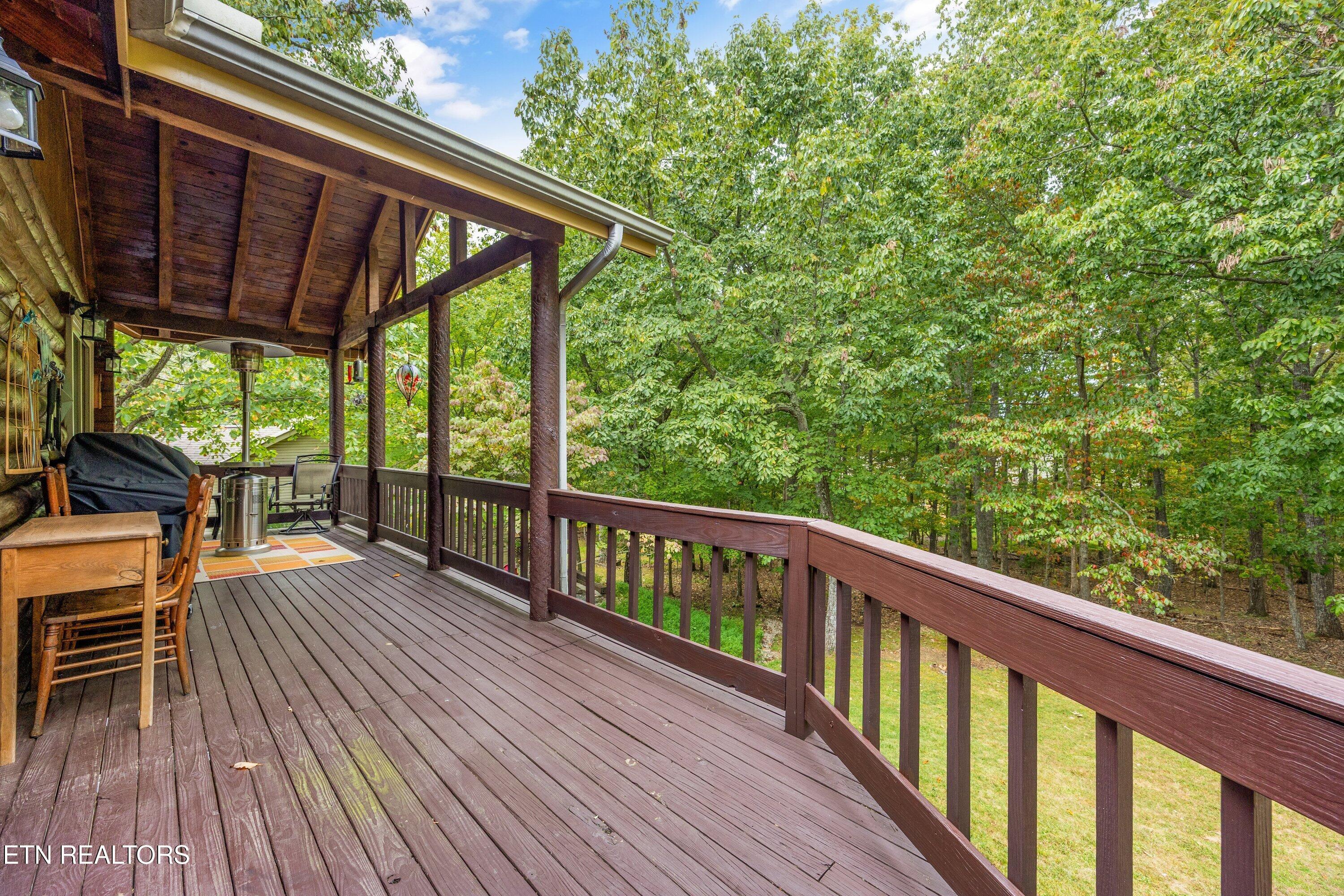 Image 3: Private Upper Deck