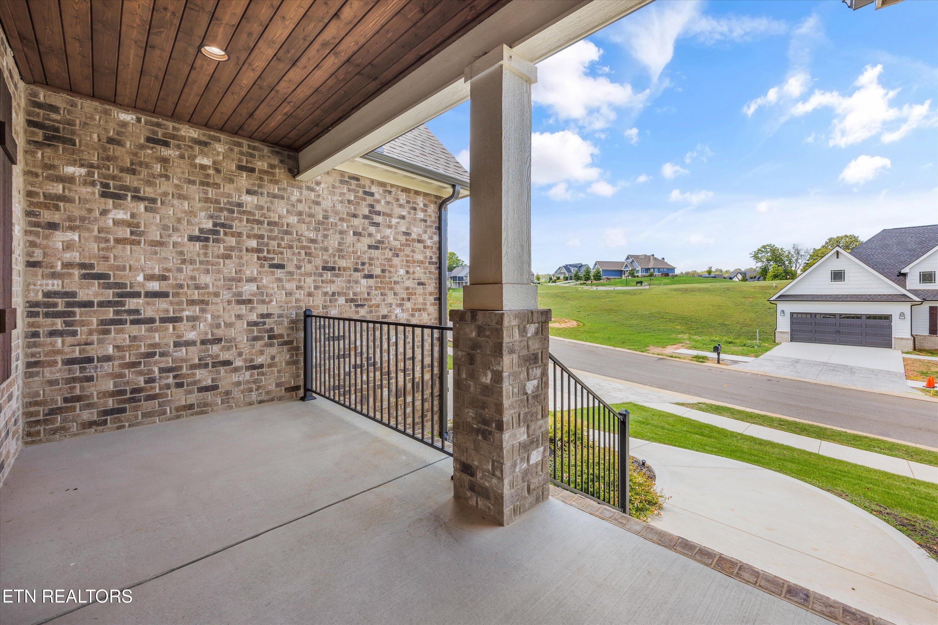 Image 3: Amazing front porch
