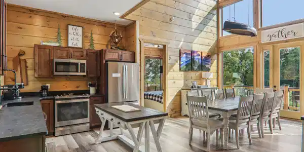 Image 3: Main floor kitchen/dining