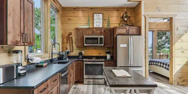 Image 4: Kitchen