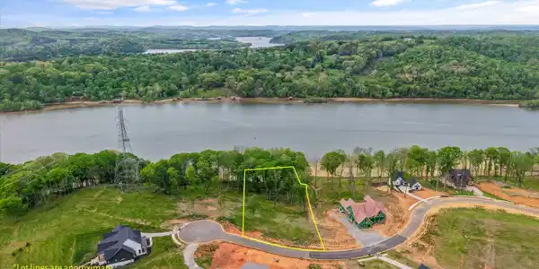 600 Firefly Drive