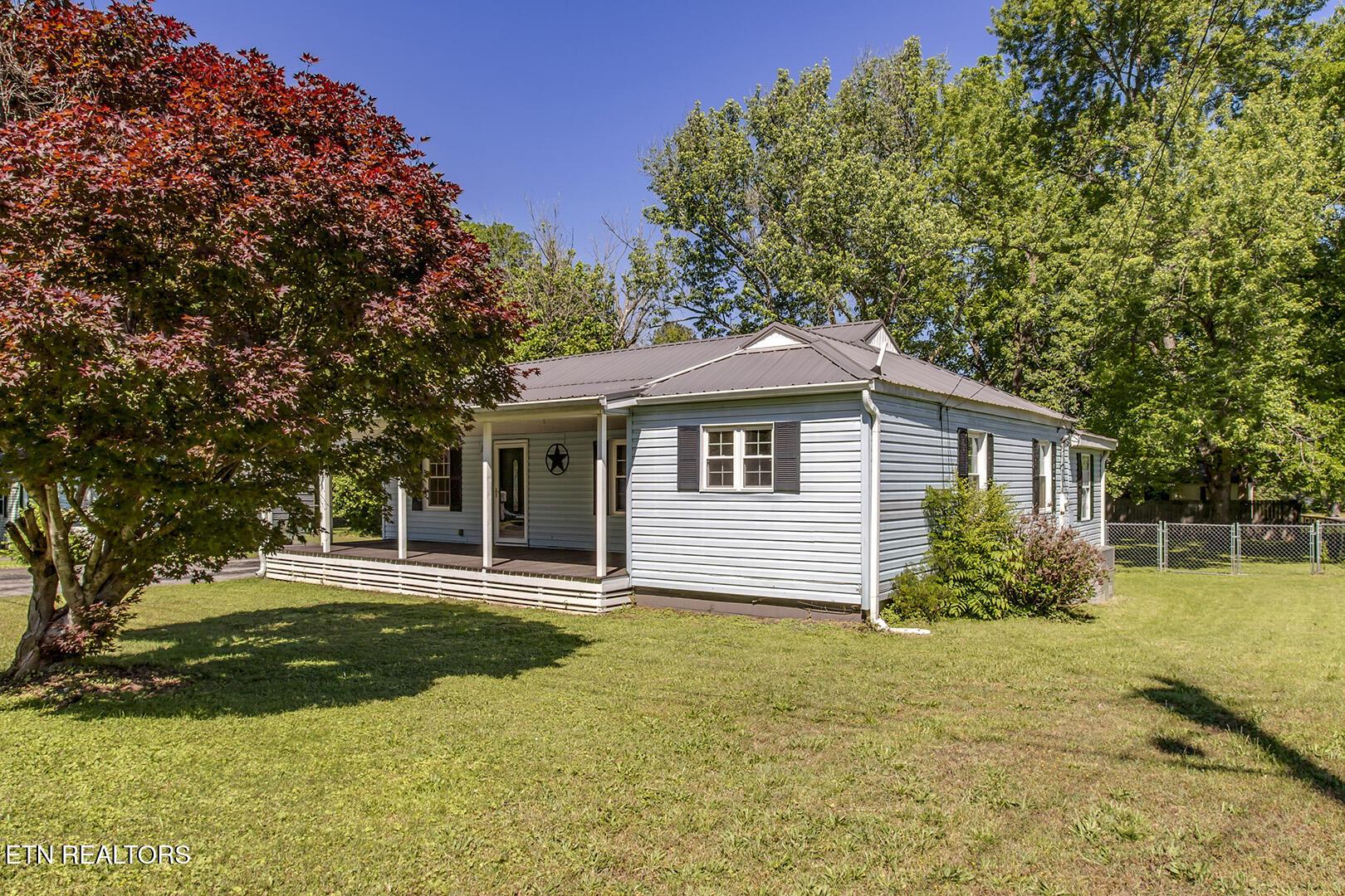 Image 2: 02_MayflowerRoad_1113_FrontRight