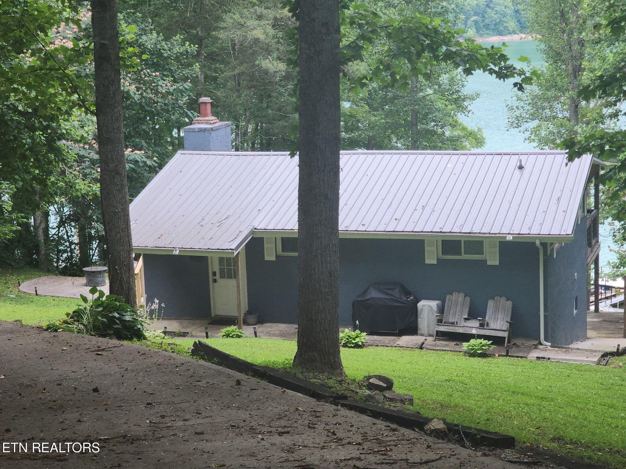 Image 4: 353 Beech Grove Loop (68)