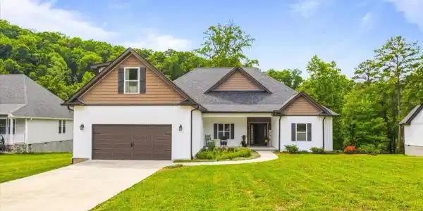 320 Wagon Lane