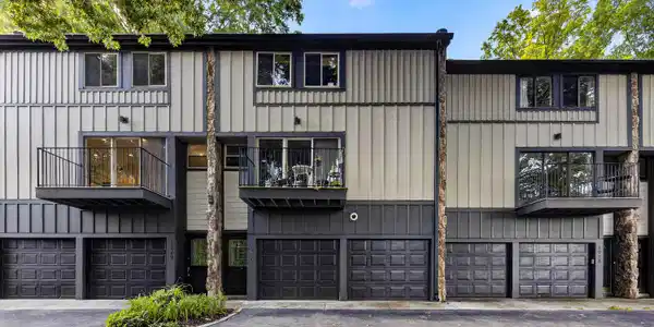 1976 Cherokee Bluff Drive