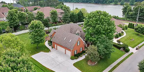 826 Bayshore Rd