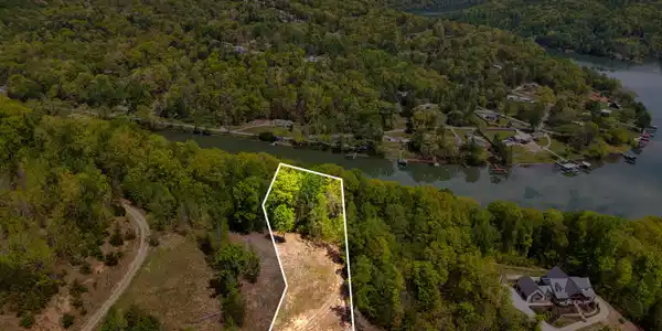 Image 3: Estimated lot lines