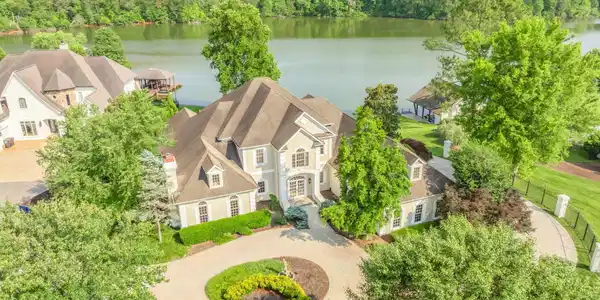 920 Harbor Pointe Way