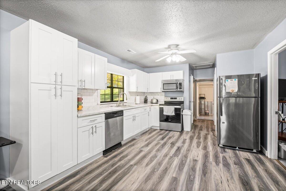 Image 3: 10-HOME 1