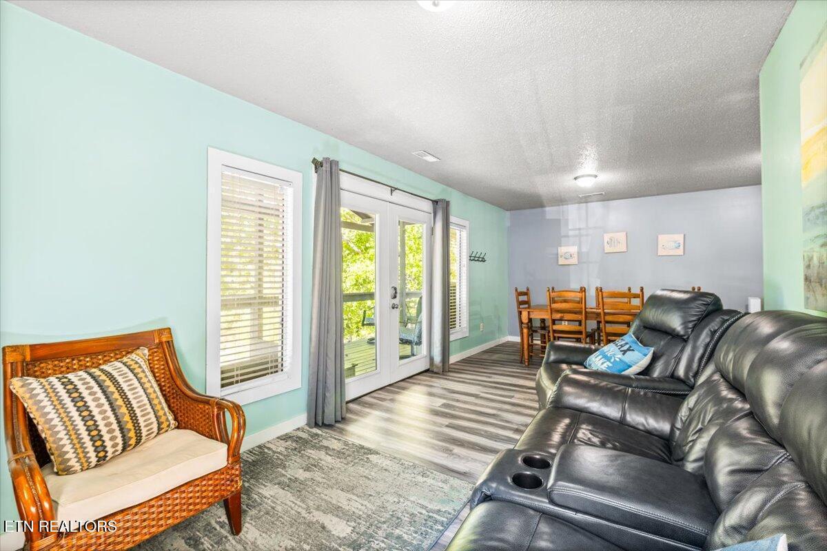 Image 4: 06-HOME 1