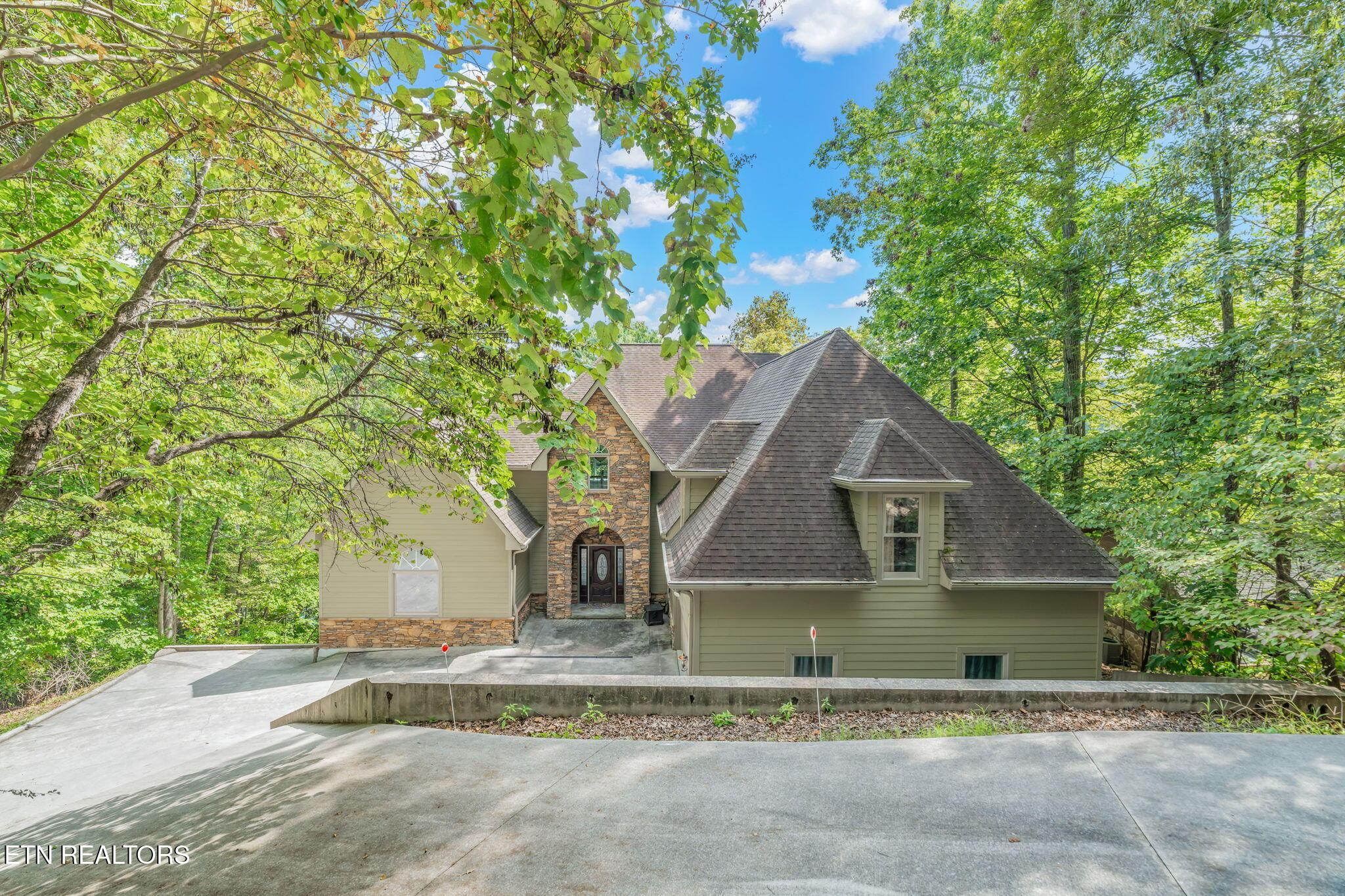 Image 1: 6-web-or-mls-455 S. Shorewood Lane-71