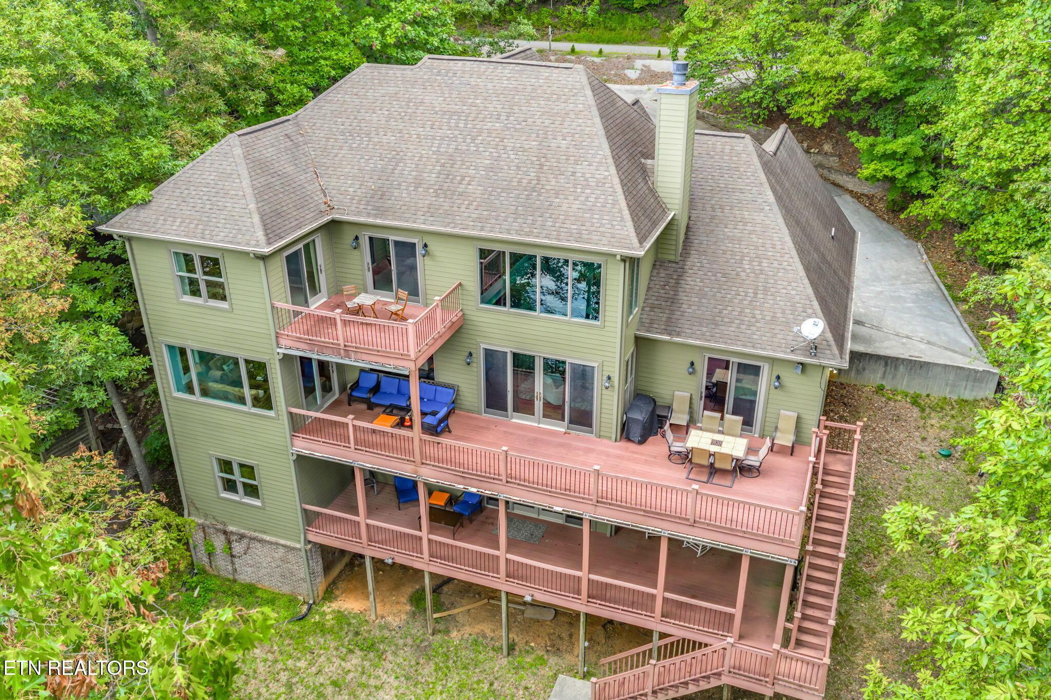 Image 2: 85-web-or-mls-455 S. Shorewood Lane-83