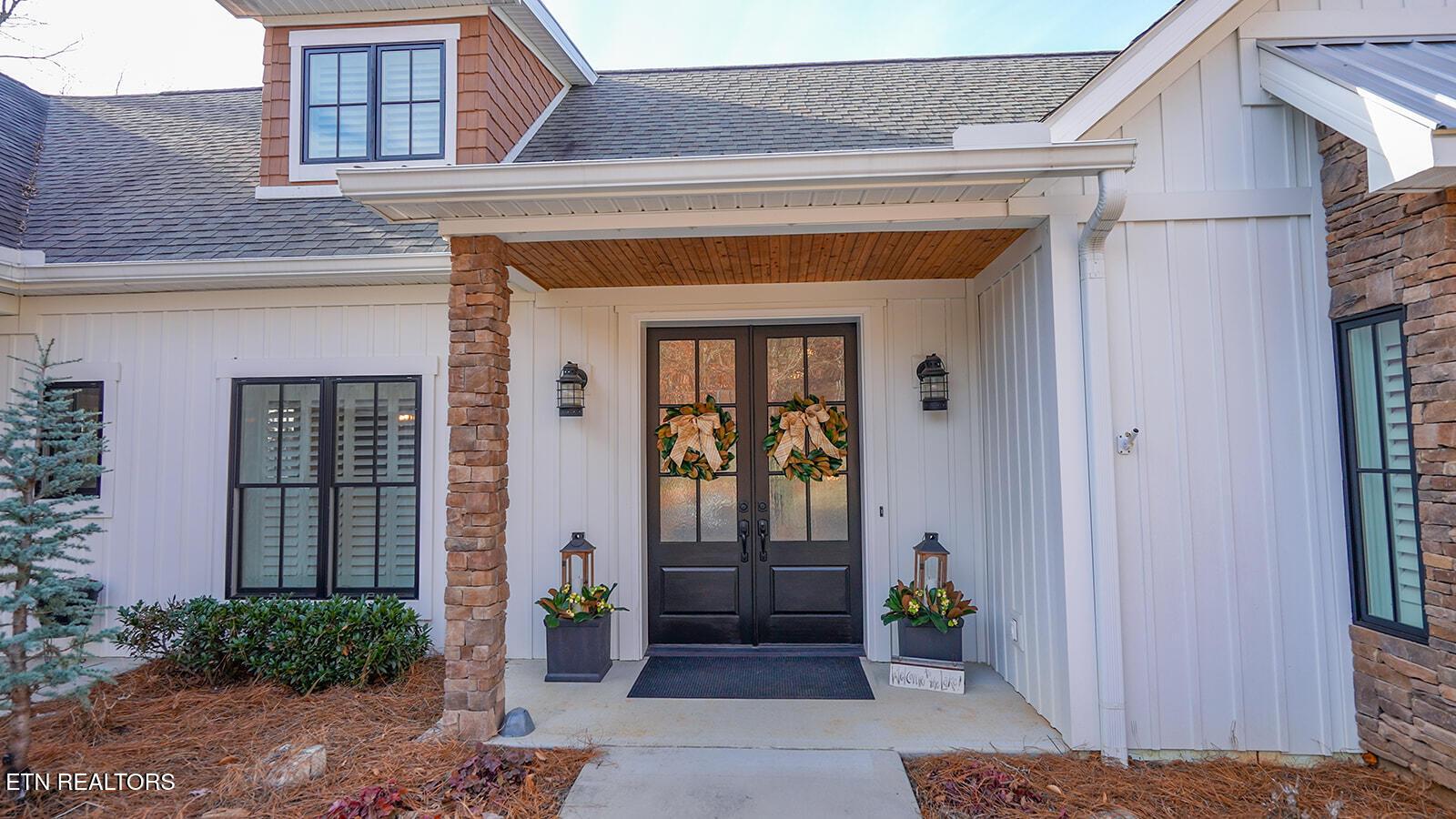 Image 2: *Hickory Pointe - Exterior-5 Porch