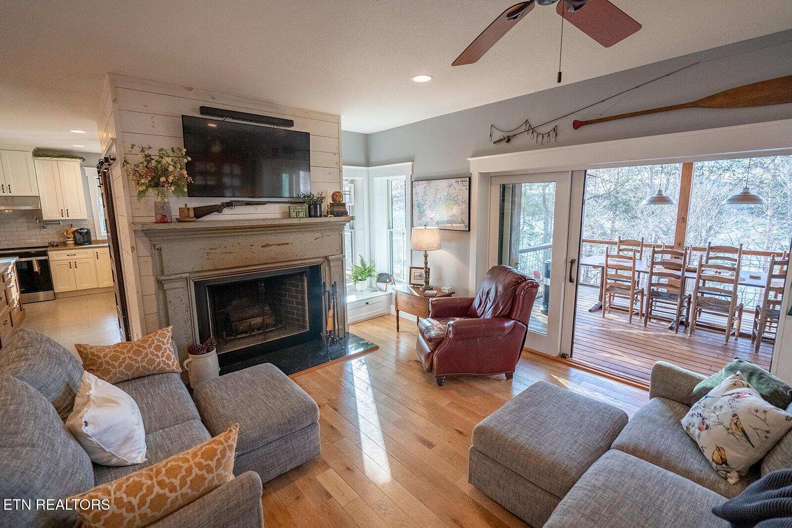 Image 4: *Hickory Pointe-20.jpg Sliding Doors to