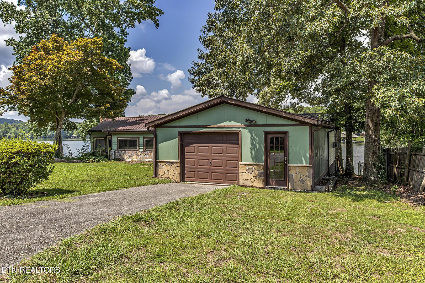 Image 4: 04_HickoryLane_130_FrontRight