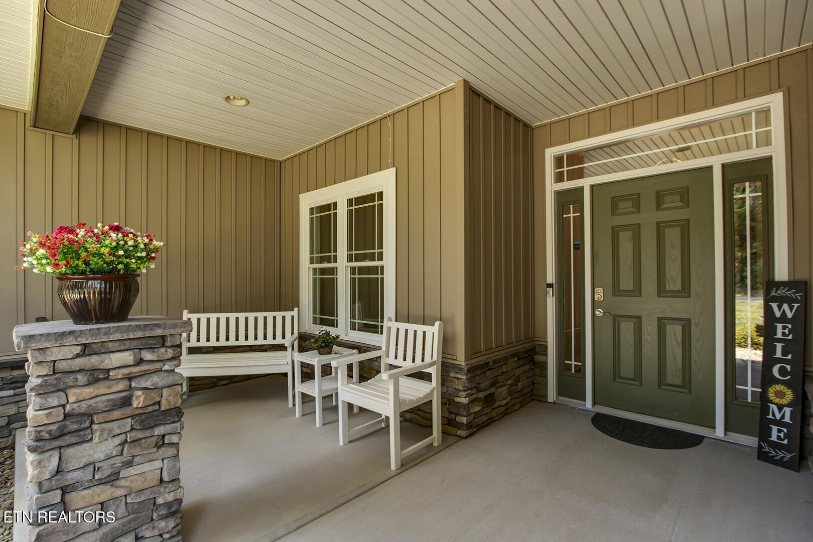 Image 4: 04_123 Kawga Way_FrontPorch
