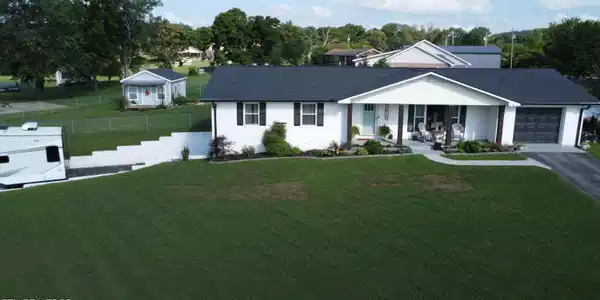 Image 3: Overhead front