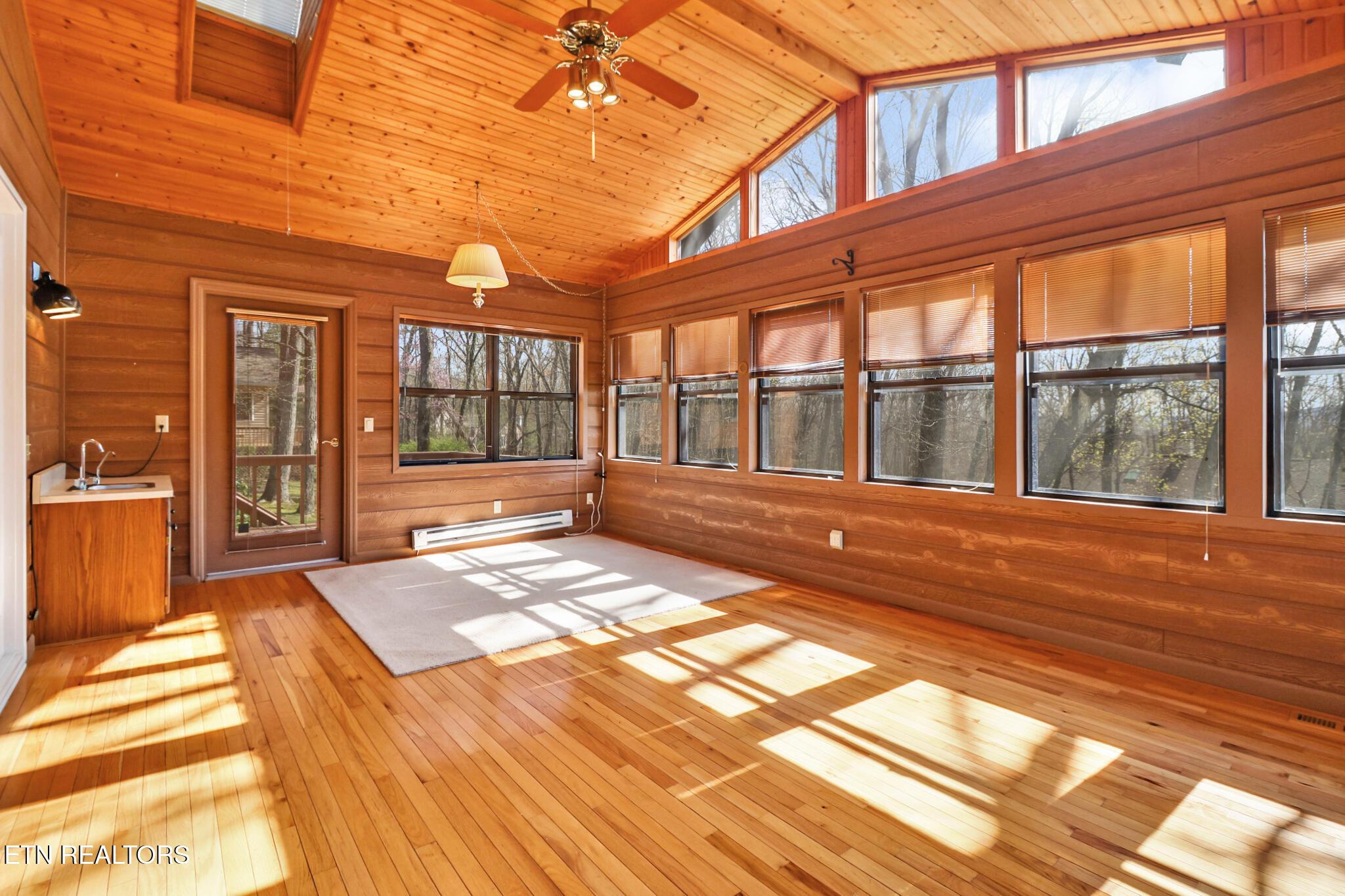 Image 3: Sunroom
