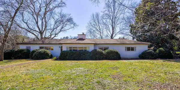 2142 Cherokee Blvd