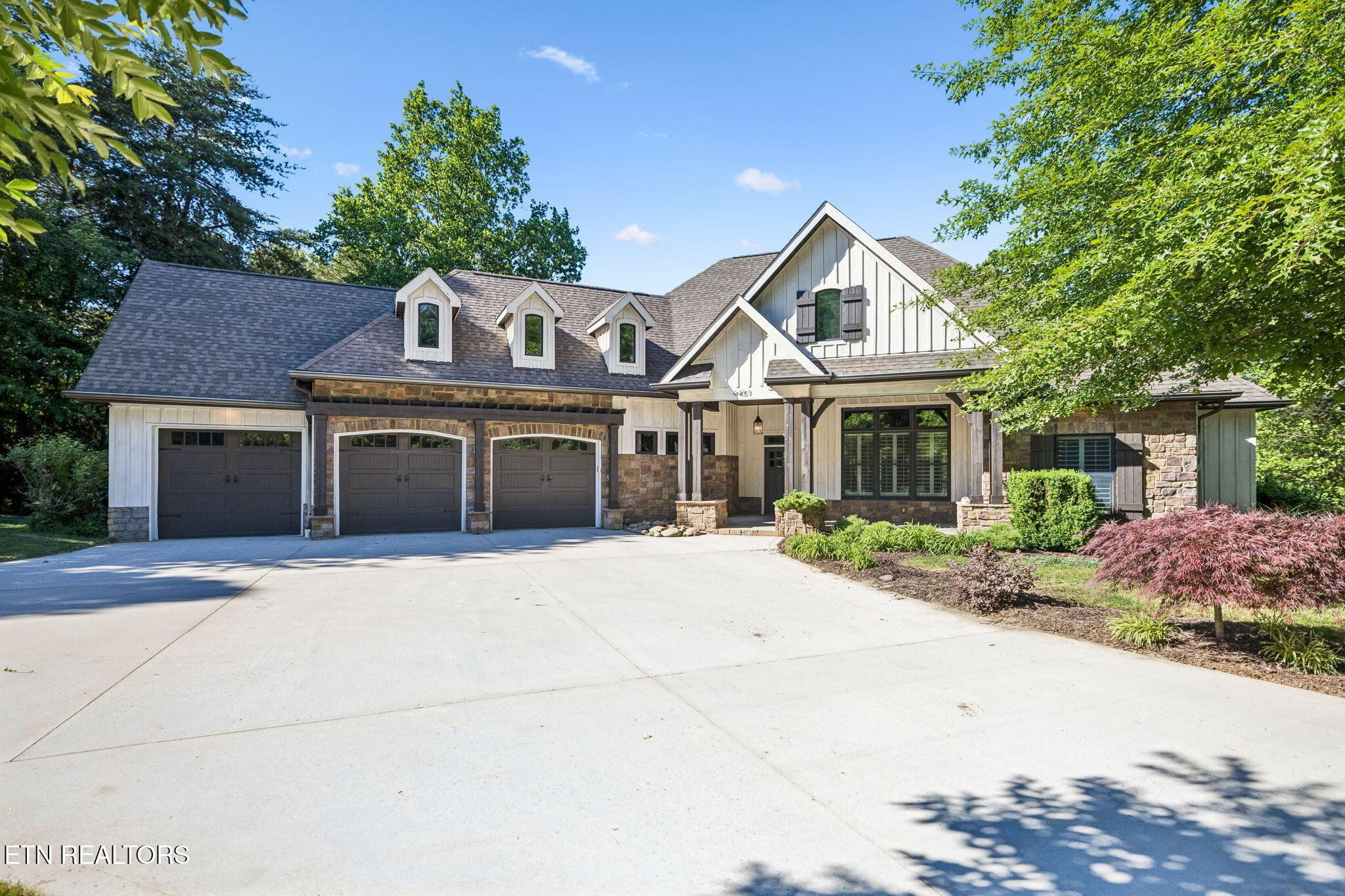 Image 2: 3-4451 Forrest Ridge Dr - 003