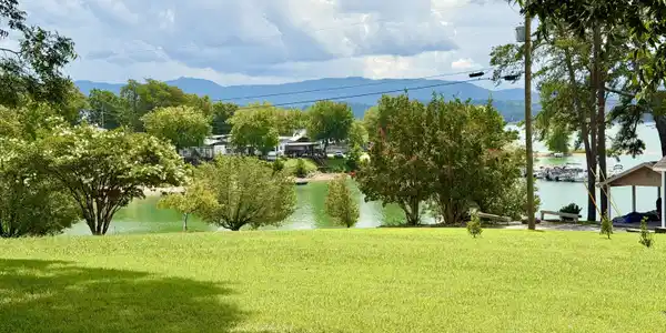 Image 4: Mountain View in Front Yard